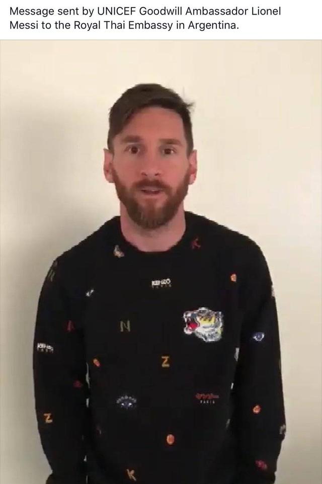 梅西鼓勵受困小球員