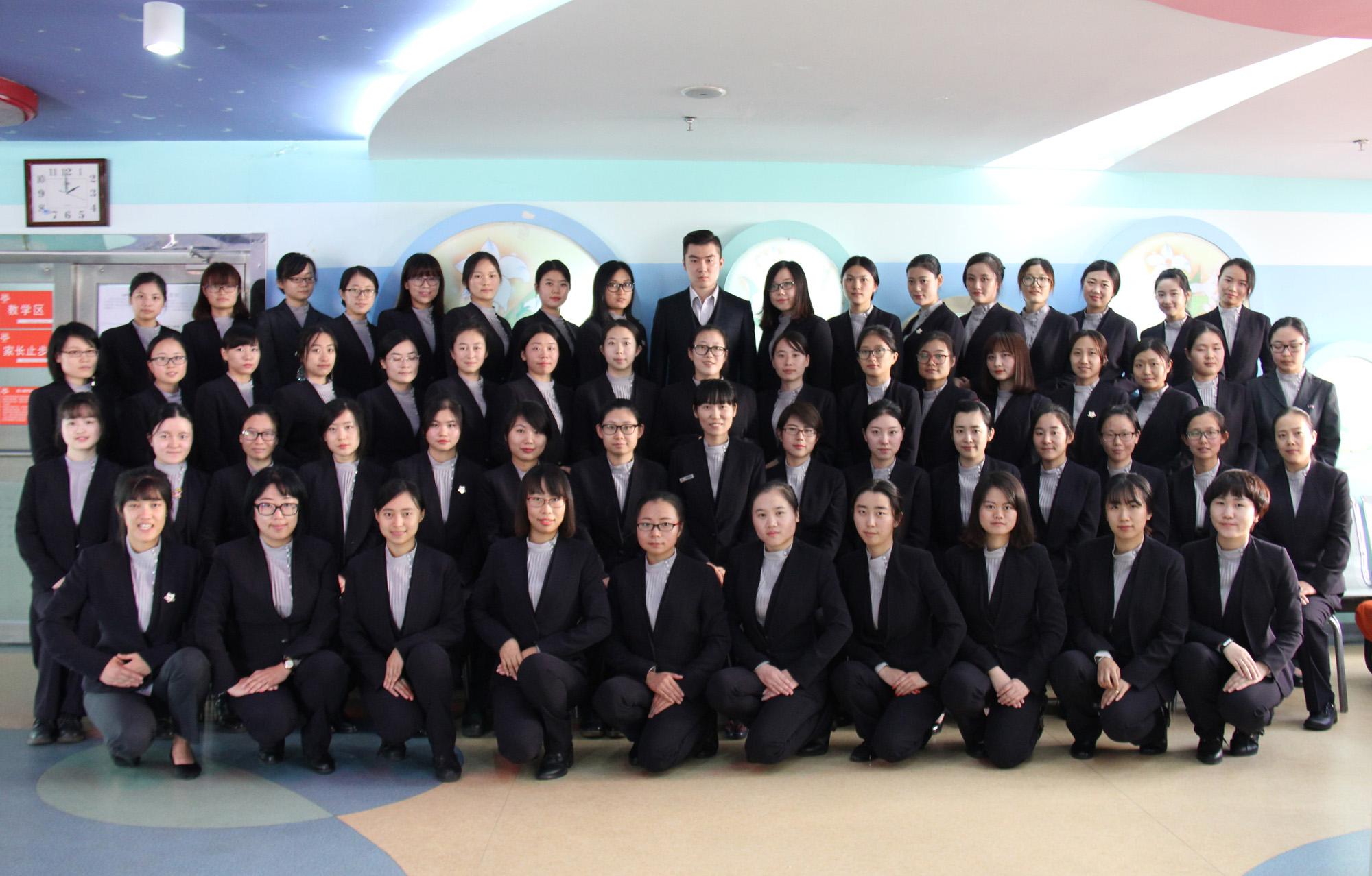 企業(yè)工服定制的好處,企業(yè)工服定制的優(yōu)勢