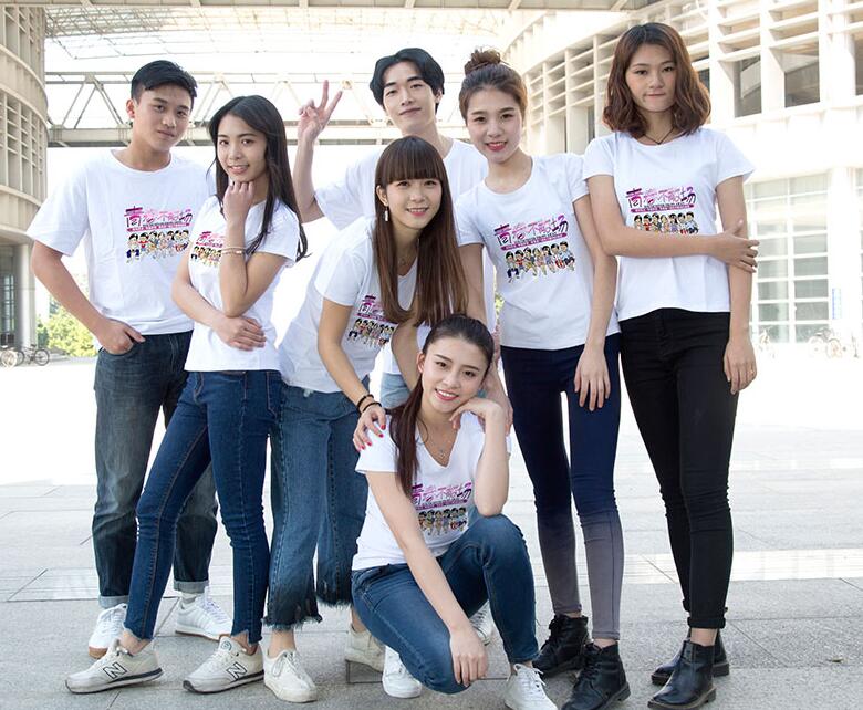 企業(yè)夏季工服團體合照