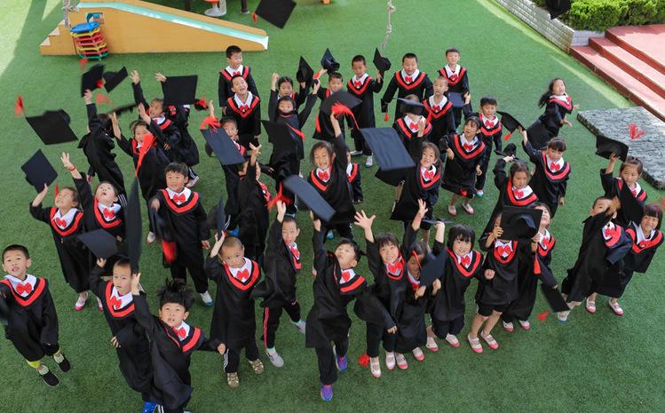 兒童校服定制生產合照